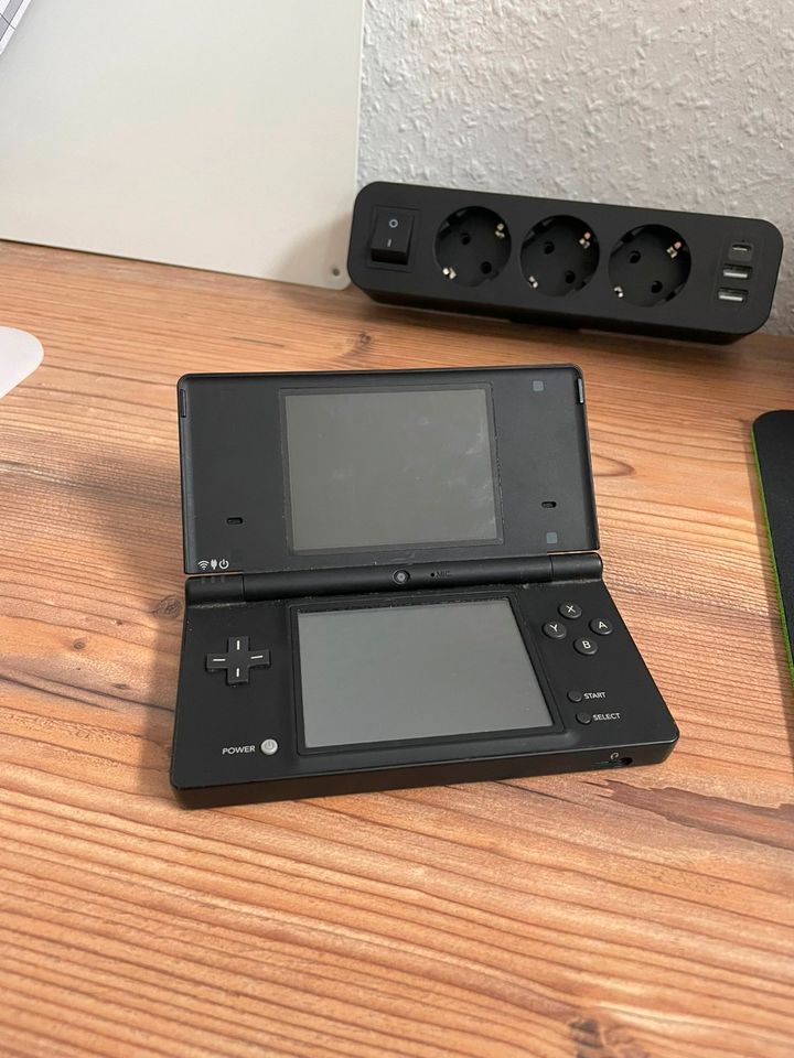 Nintendo DSI Schwarz gebrauchter Zustand in Varel
