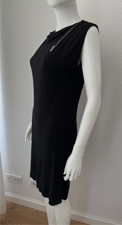 Vero Moda Kleid Gr. M Wasserfall Ärmellos Lila Purple Schwarz in Hannover