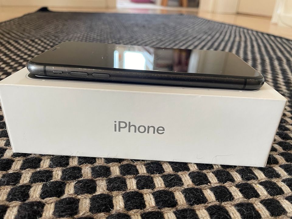 iPhone 11 * 128 GB*schwarz* voll funktionstüchtig * inkl. Hülle in Starnberg