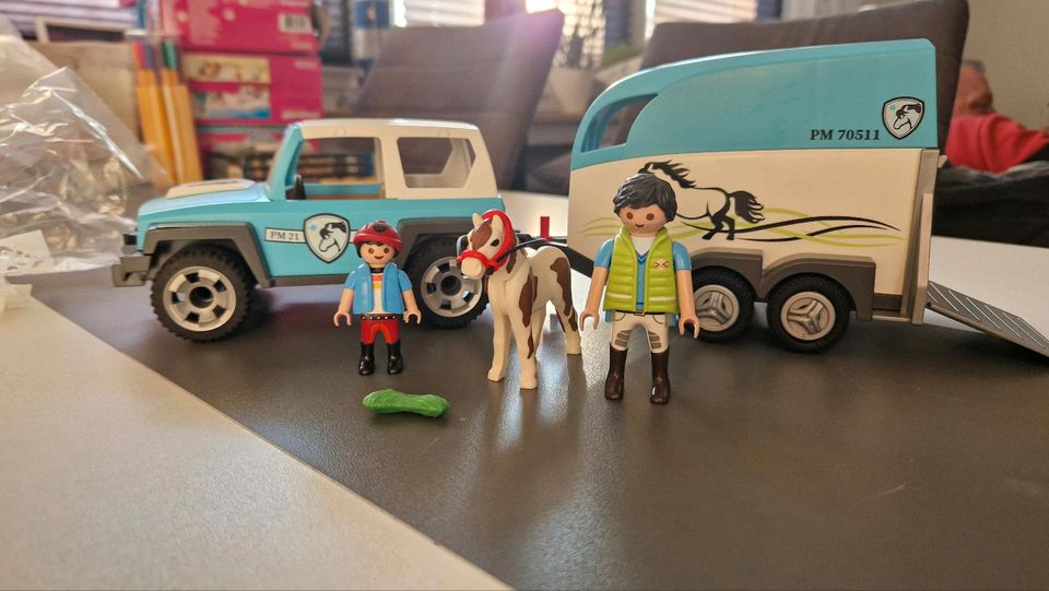 Playmobil Großer Reiterhof mit sehr viel Zubehör und Extras in Bad Oeynhausen