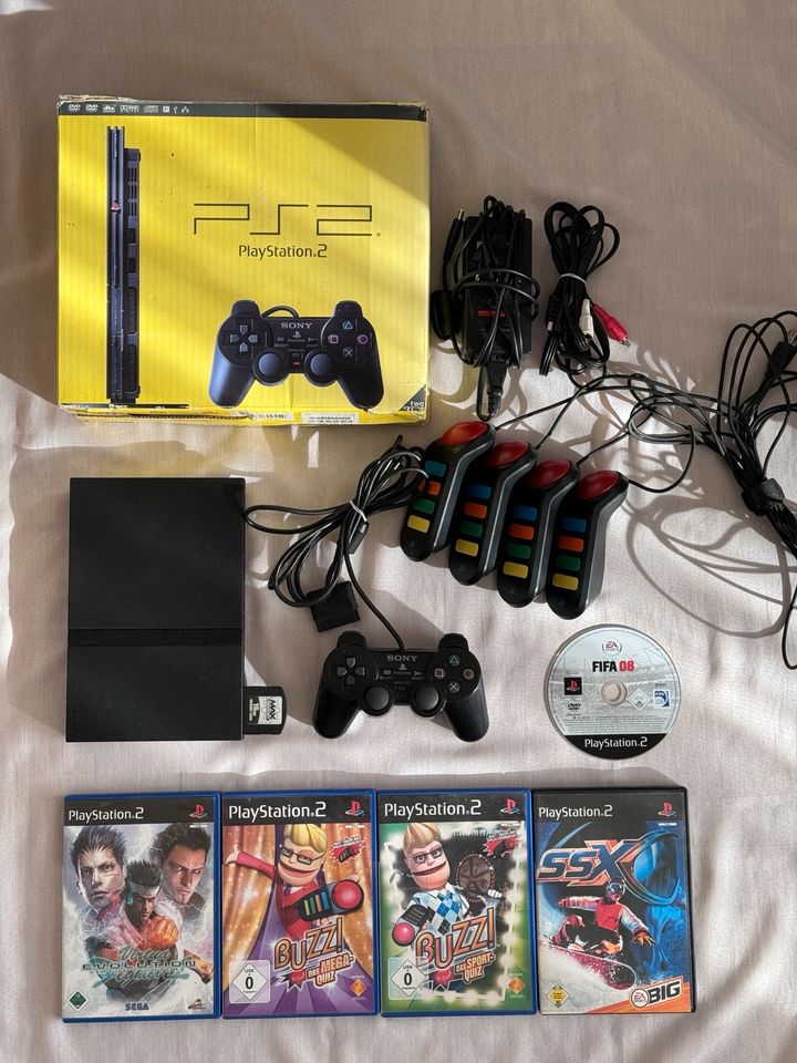 PlayStation 2 Slim + OVP + Buzzer + 5 Spiele + Controller PS2 in Hamburg