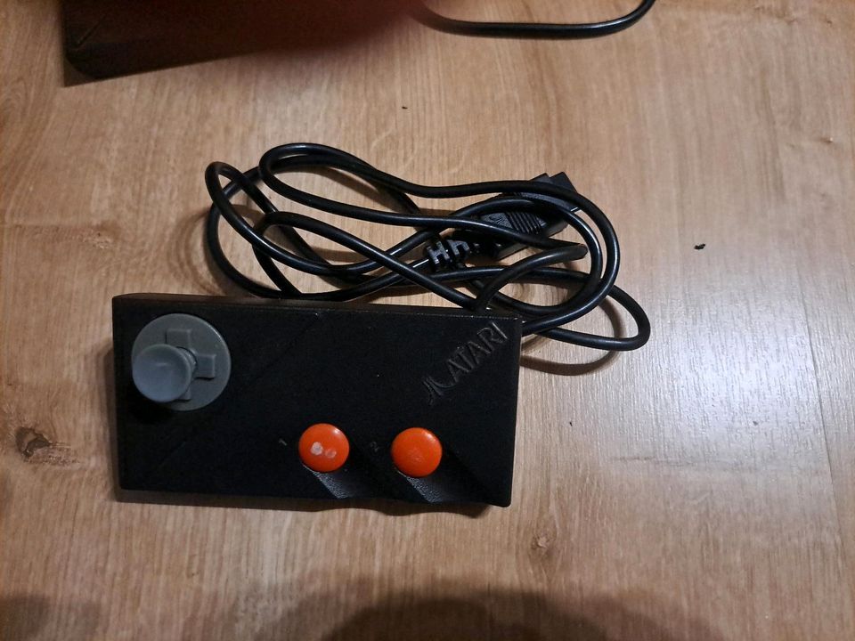 Atari 7800 mit 2 Controllern, Netzteil und Verbindungskabel in Gummersbach