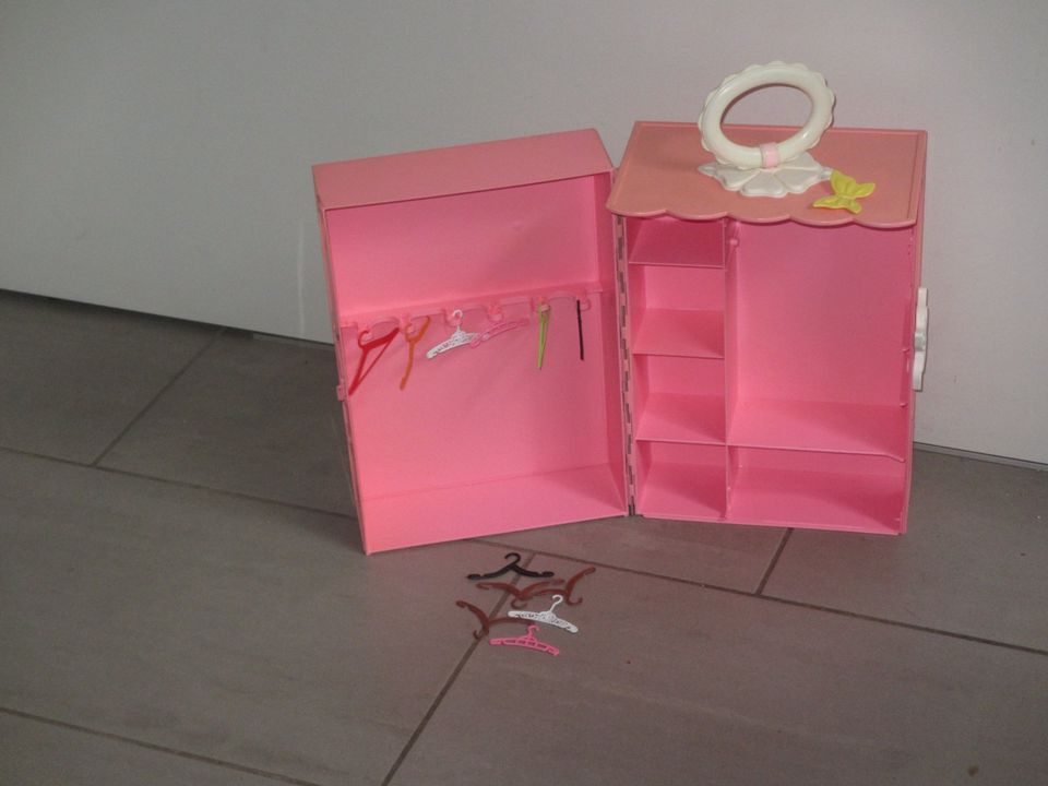 Barbie Kleiderschrank in München