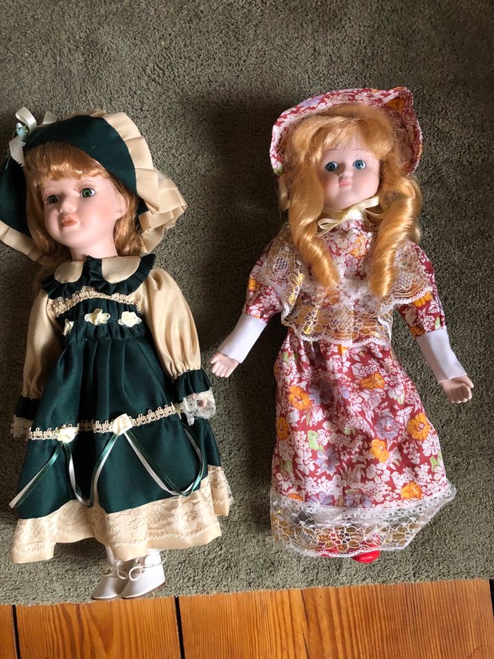 G Zwei Sammler- Puppen Porzellan, handbemalt in Berlin