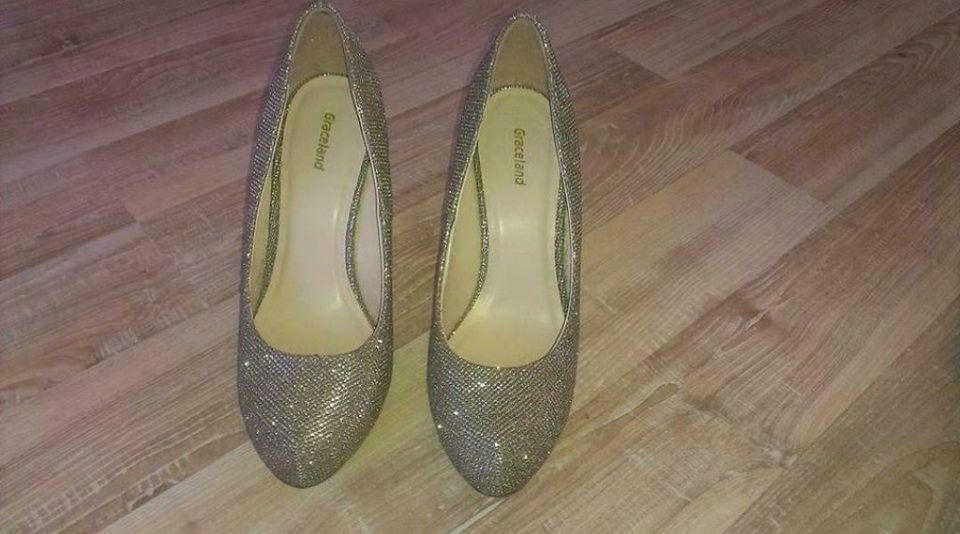 High Heels Farbe Gold gr. 37 in Stadtoldendorf