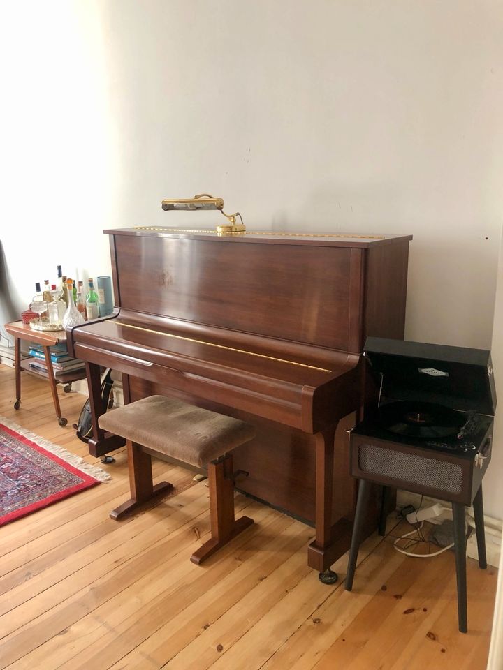 Yamaha U1 Klavier mit hocker - DRINGEND in Berlin