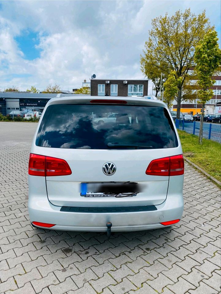 VW Touran 7 Setzen Automatik in Bremen