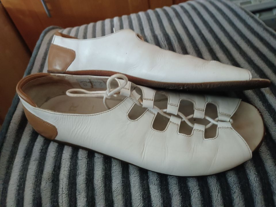 Weiße Sandalen von Bär Gr. 9 ½ = 44, schön weit - wenig getragen in Köln