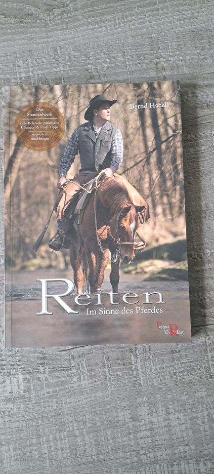 Buch Bernd Hackl Reiten im Sinne des Pferdes in Hutthurm