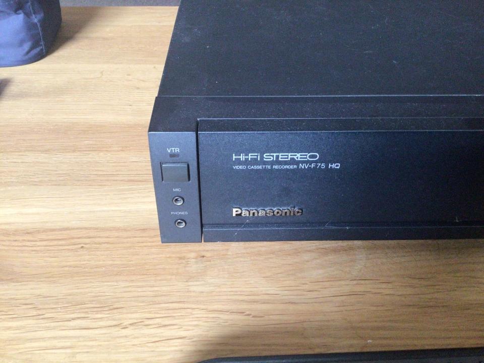 Funktionsfähiger Videorecorder inkl ca. 100 VHS-Kassetten in Essen