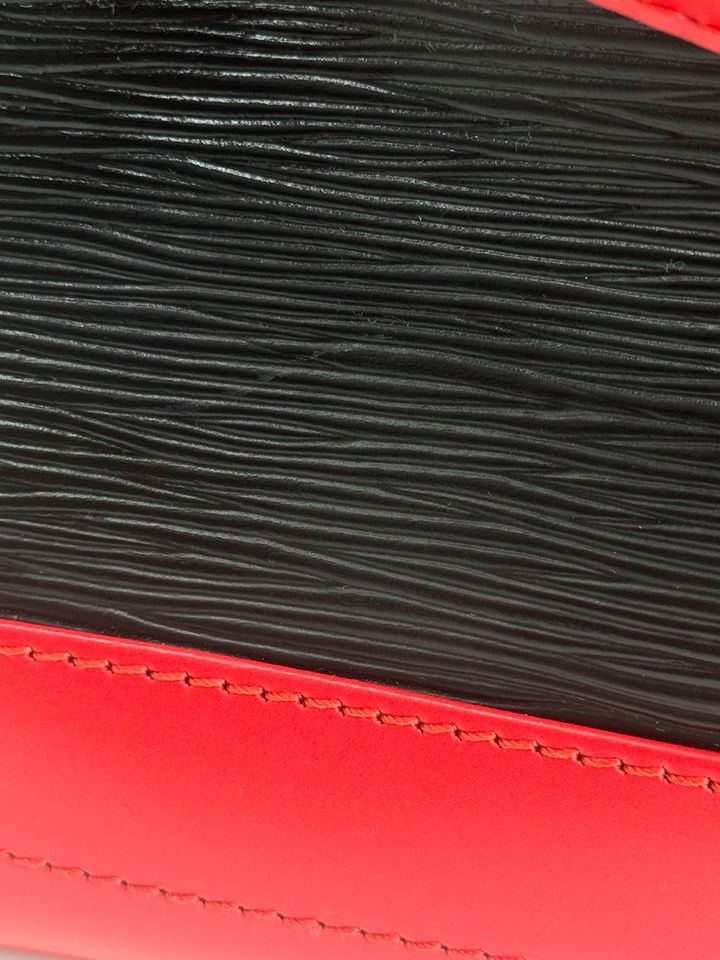 Louis Vuitton Sac Noe Grande Epi schwarz/rot in Königswinter