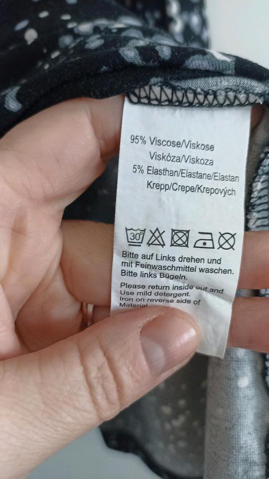 Bluse mit Rollkragen Viskose ungetragen nur gewaschen in Marburg