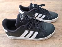 Adidas Sneaker schwarz / weiße Streifen Gr. 37 1/3 ju Baden-Württemberg - Walddorfhäslach Vorschau