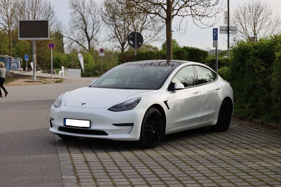 Tesla Model 3 Performance 2023 in Abensberg