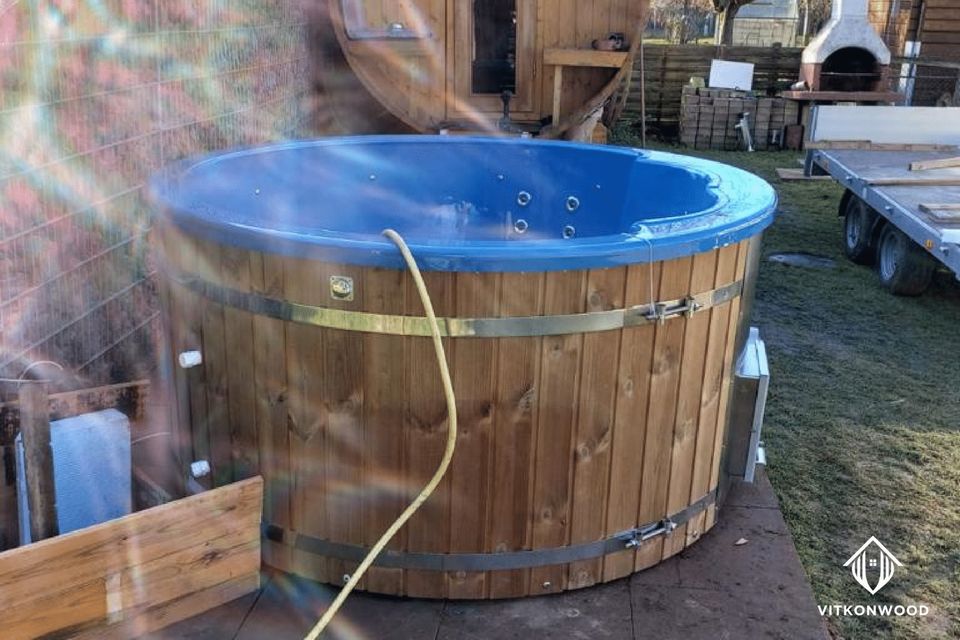 Premium VITKONWOOD Hot Tub aus Fichtenholz | Acrylwanneneinsatz Farbe Blue Ocean | Inkl. GRATIS Lieferung | Badefass | Badezuber | Hottub | Badebottich | Badetonne | Whirlpool mit Holzofen | Hot Tube in Diekholzen