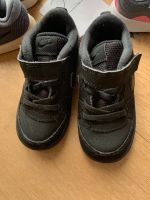 Sneaker Turnschuhe 25 Nike Adidas schwarz Nordrhein-Westfalen - Pulheim Vorschau