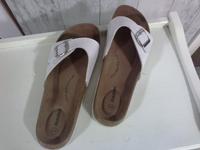 Damen Slipper Sandalen Schuhe Gr. 41 sehr gut erhalten Hessen - Hanau Vorschau