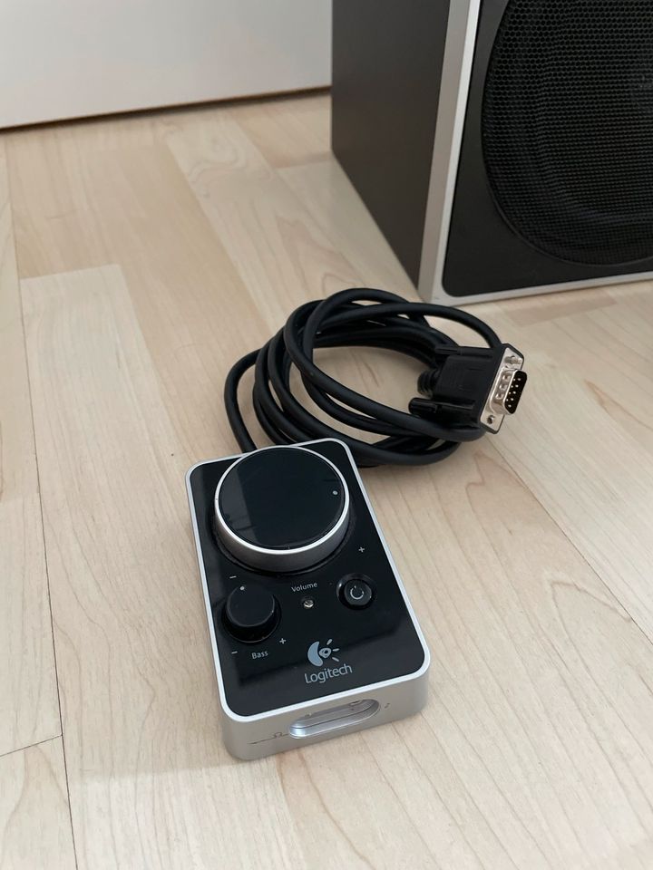 Logitech Z4 2.1 (Soundsystem mit Subwoofer) in Bielefeld