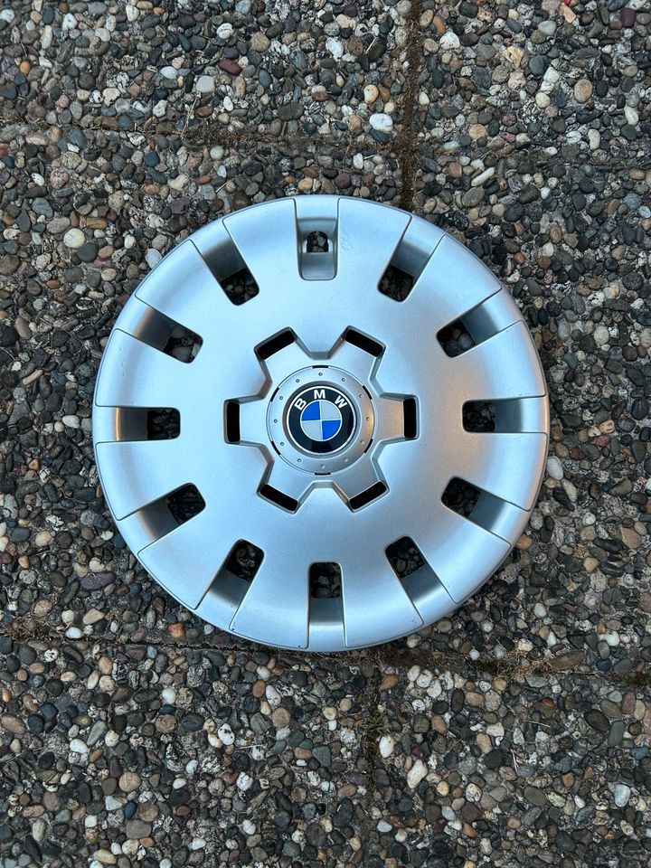 BMW Radkappe 15“ in Stuttgart