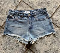 Pull & Bear Shorts kurze Hose Jeans Gr.34 Hessen - Waldeck Vorschau