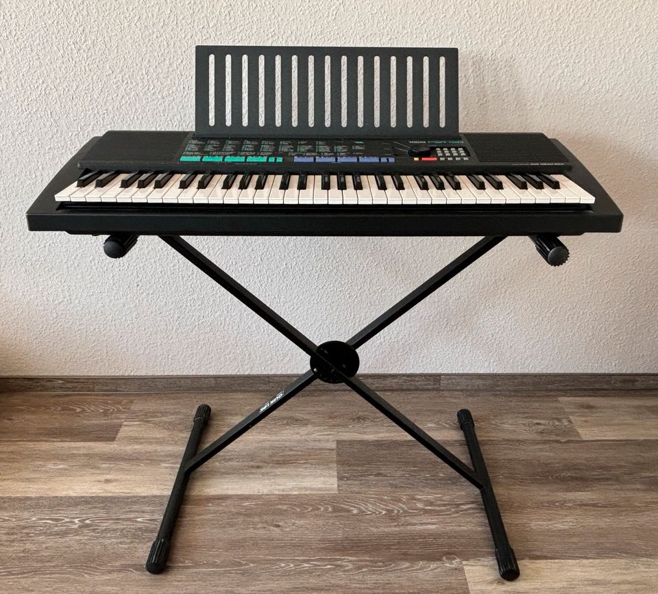 Yamaha Keyboard PSR 150 mit Ständer in Zahna-Elster