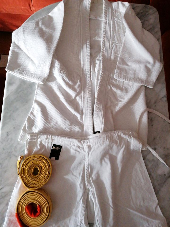 Jujutsu Anzug mit dicker Jacke von KWON in Duderstadt