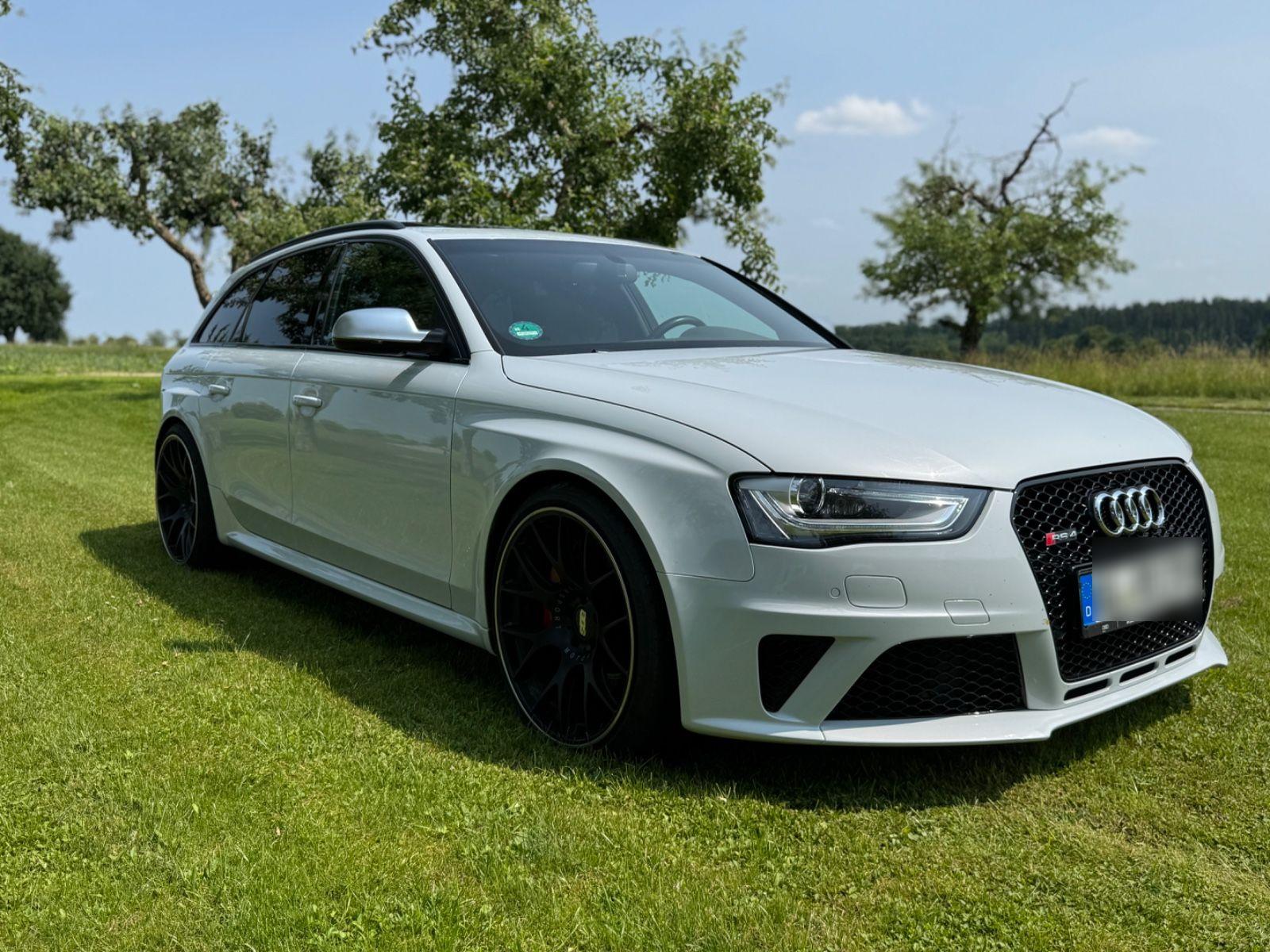 Abbildung des Autos Audi RS4 4.2 FSI S troni…