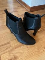 Stiefeletten Stiefel schwarz Größe 37 Leder Absatz Bad Godesberg - Friesdorf Vorschau
