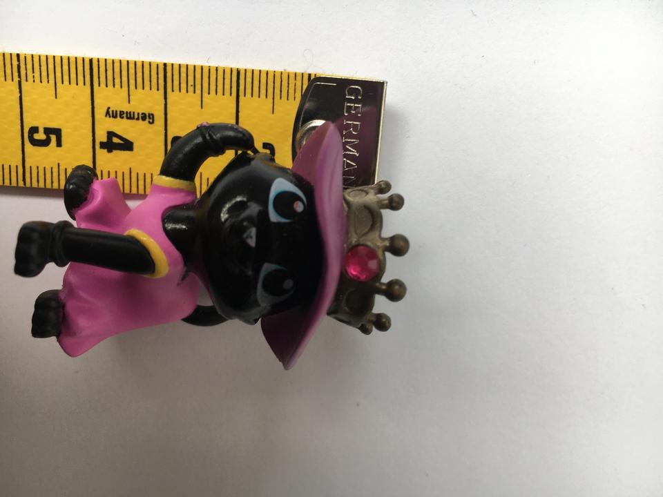 Spielzeugfigur schwarze Katze im rosa Kleid mit Hut Kätzchen in Frankfurt am Main
