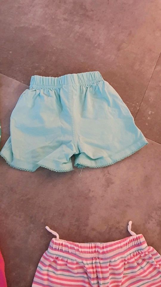 6 Stück Kurze Hosen Hose Shorts Größe 68 in Burgstädt