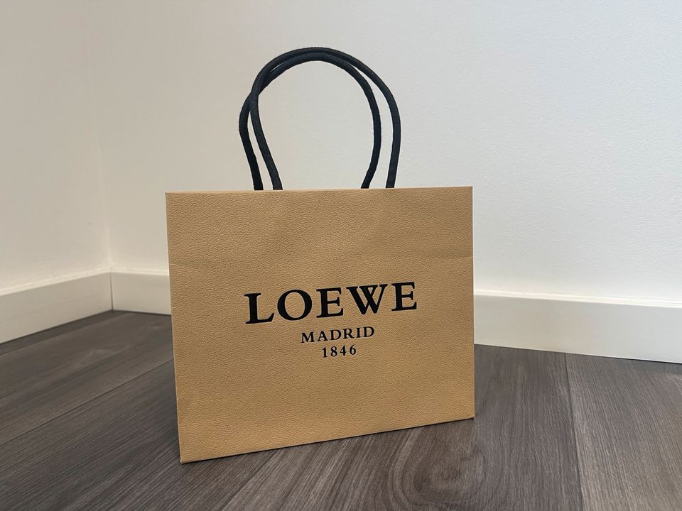 LOEWE Papier Einkauftasche Einkaufstüte Geschenktasche Khaki NEU in Pirmasens