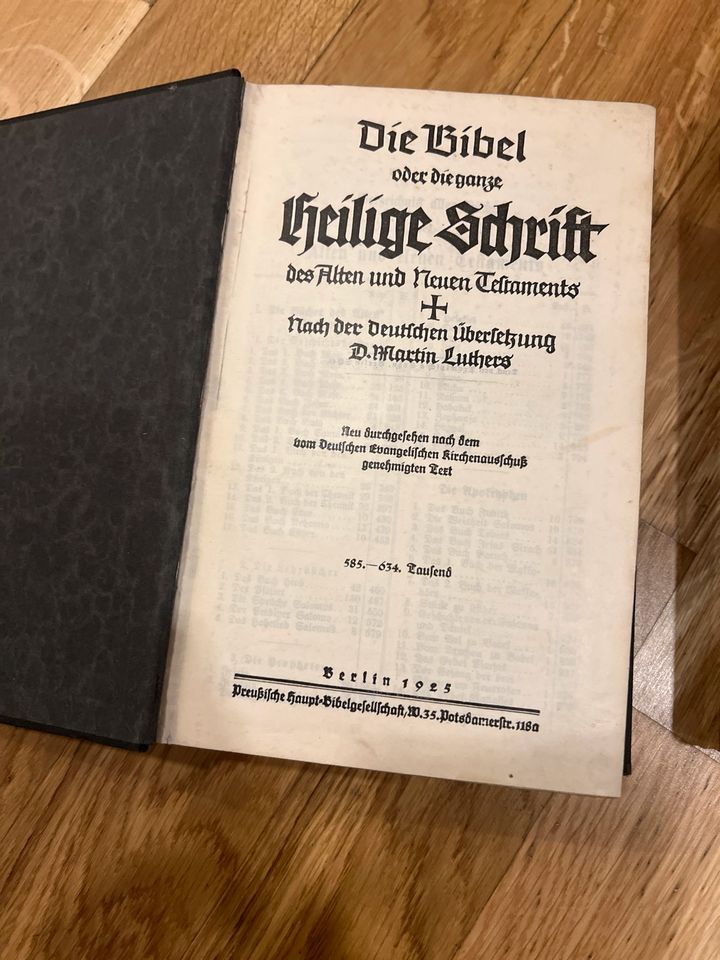 Verschiedene Bibeln in Leipzig