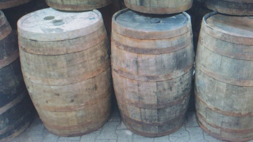 Eiche Whiskyfass 190 Liter 60-65x90 cm BxH Holzfass kein Weinfass in Ahrensburg