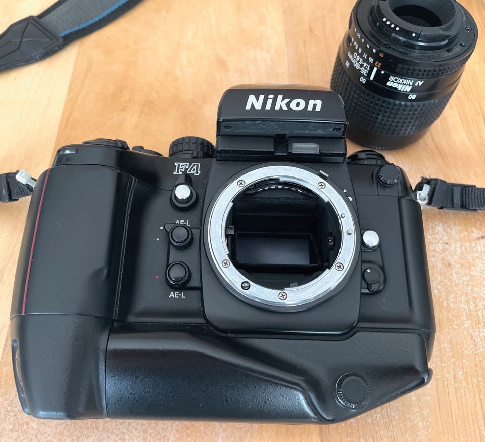 Nikon F4s. Nikor 35-80mm f 1:4-5.6 Viel Zubehör. Top Zustand in Hamburg