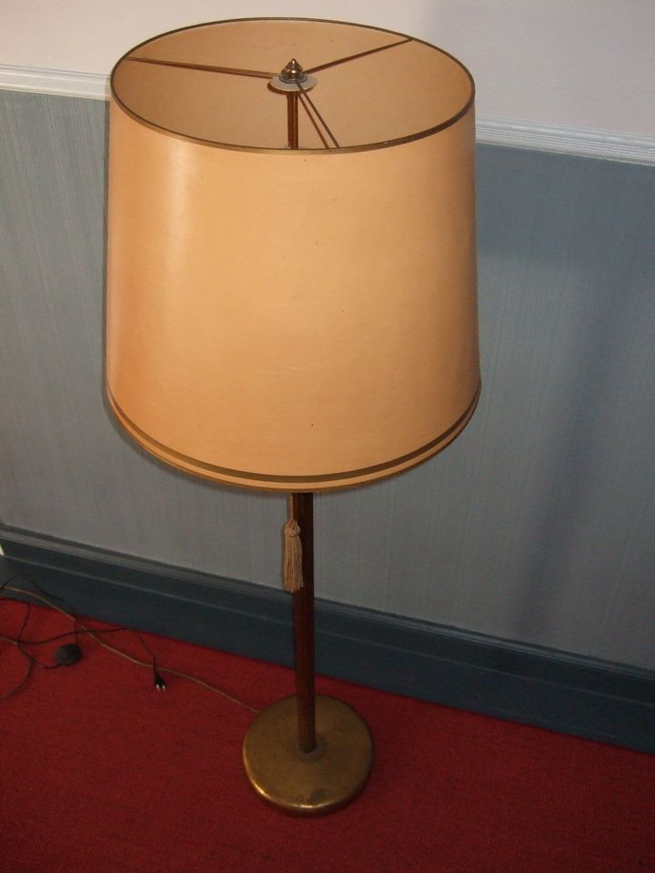 Stehleuchte Stehlampe Messing mit großem Schirm Vintage in Hamburg