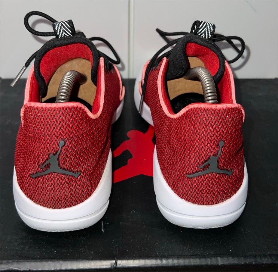 Nike Air Jordan rot schwarz weiß Größe 39 top Zustand in Mönchengladbach