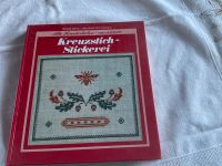 Kreuzstichstickerei "von Hedwig Diers u Mechthild Dunninghaus Bayern - Seeg Vorschau