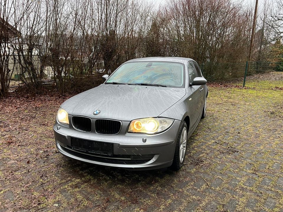 BMW 120d - Limousine-NAVI-XENON-PDC-TÜV NEU- in Windeck