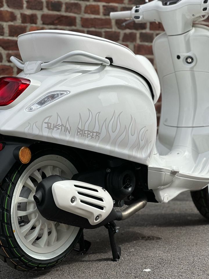 Vespa Sprint Justin Bieber x Vespa 50 in Wuppertal