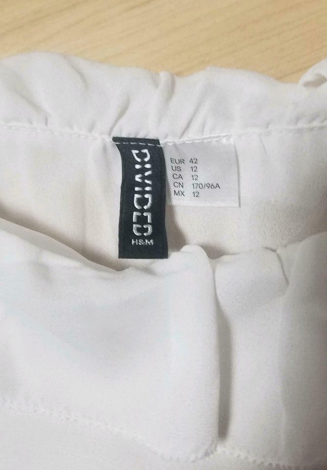 Divided H&M Bluse, weiß, Rüschchen, Größe 42, neuwertig in Ebersburg