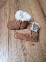 UGG Australia Lammfell, Winterboots, Krabbelschuhe, Babyschuhe Nordrhein-Westfalen - Preußisch Oldendorf Vorschau