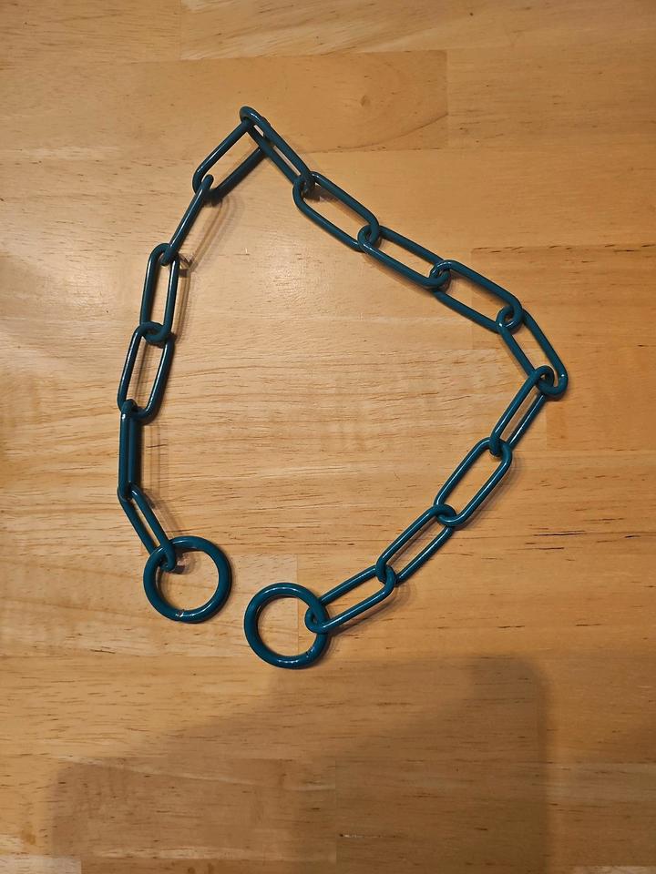 Gliederhalsband lackiert grün und dunkelgrün/petrol  55cm HU in Heiligkreuzsteinach