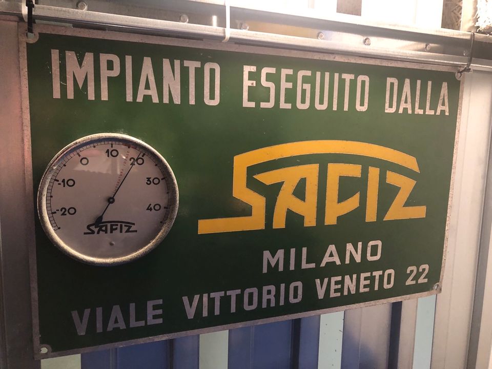 Italienisches Firmenschild in Gröbenzell