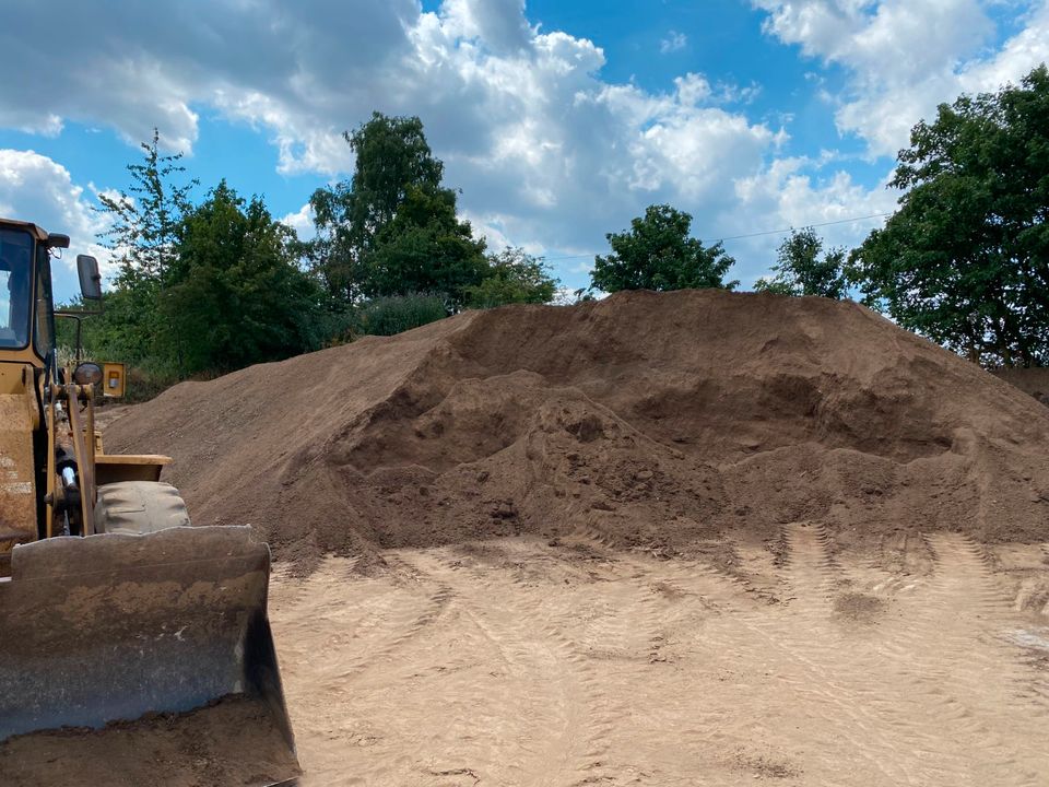 Gesiebter Mutterboden Oberboden Gartenerde Muttererde "Humus" in Bayern