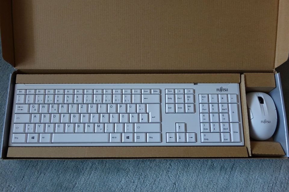 Fujitsu Wireless Keyboard Set LX390, Funktastatur + Maus NEU in Großmehring