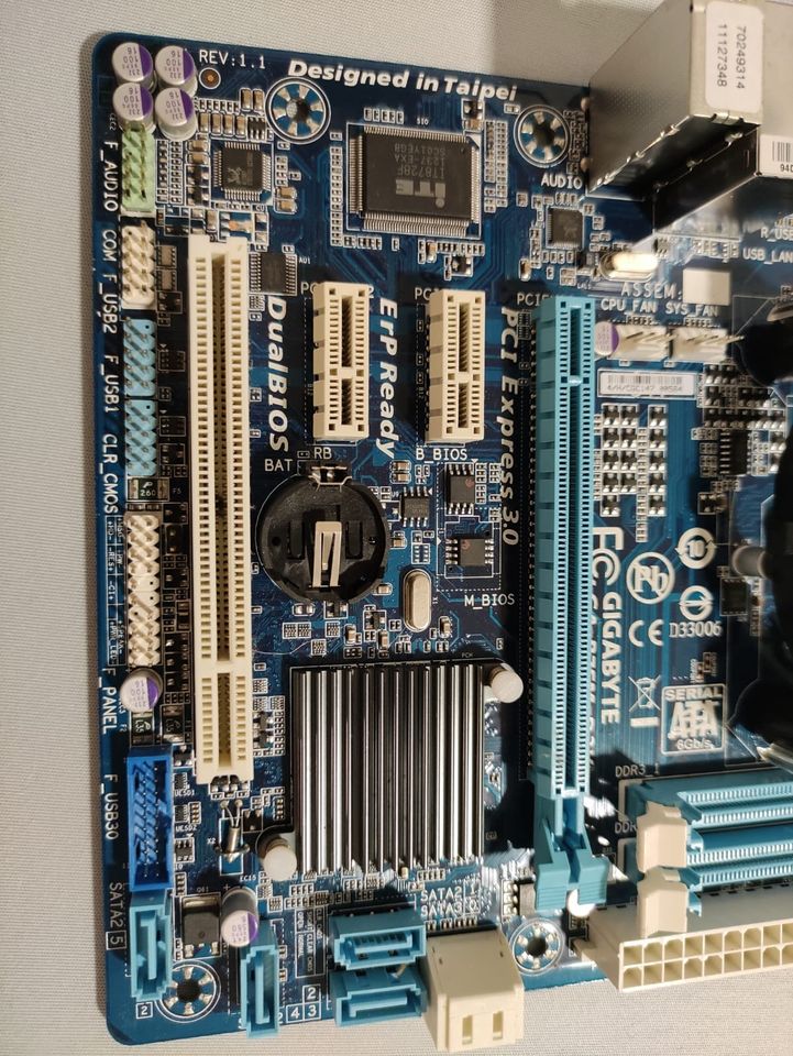 Gigabyte GA-B75M-D3V Sockel 1155 Mainboard (Micro-ATX, 2X DDR3 in Wehr