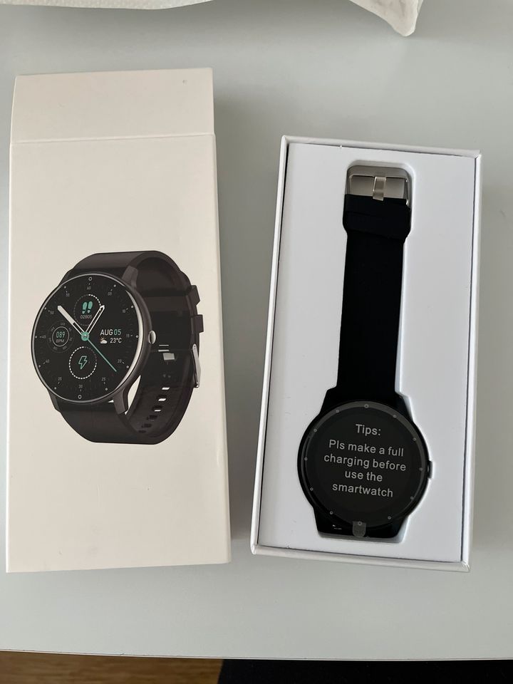 Smartwatch neu inklusive Ersatz Armband in Dornstetten