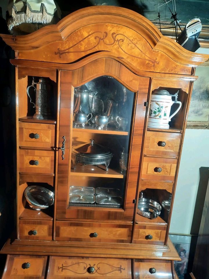 Retro Vitrine Schrank Glasvitrine Buffet Anrichte Nussbaum Alt in Groß-Gerau