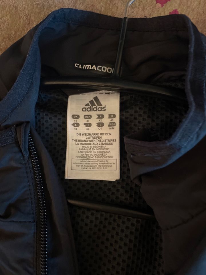 Adidas laufjacke 40 in Düsseldorf