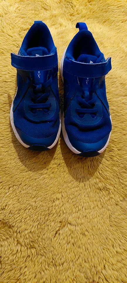 Nike Kindersneaker Größe 30 in Hoyerswerda